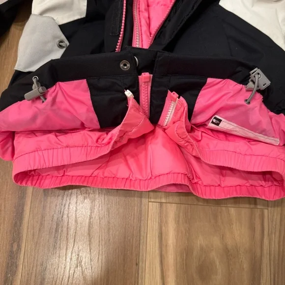 The North Face Black &White 2-in-1 Waterproof Jacket, size 7/8 & Gloves - Picture 5 of 8